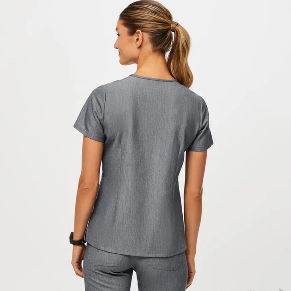 Figs Catarina One-Pocket Scrub Top V- neck Graphite Heather Gray Style#FW1000 - Picture 2 of 12